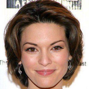 Alana De la Garza