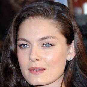 Alexa Davalos