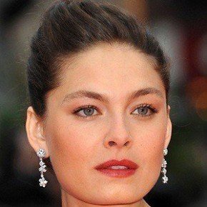 Alexa Davalos