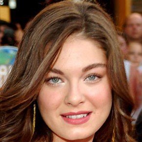 Alexa Davalos