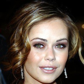 Alexis Dziena