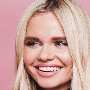 Alli Simpson