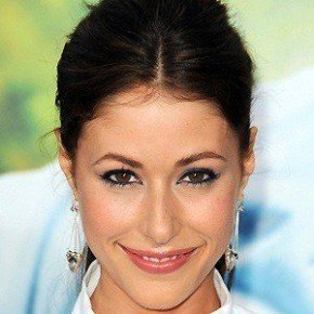 Amanda Crew