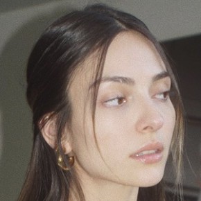 Anna Sarelly