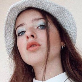 Carlota Moon