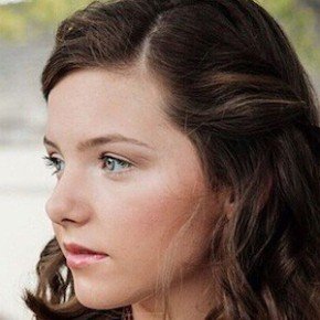 Chloe Csengery