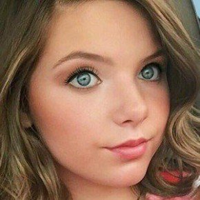 Chloe Csengery