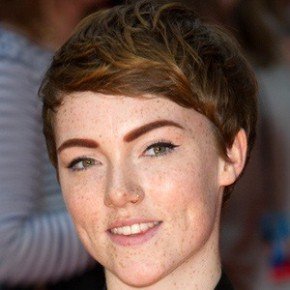 Chloe Howl