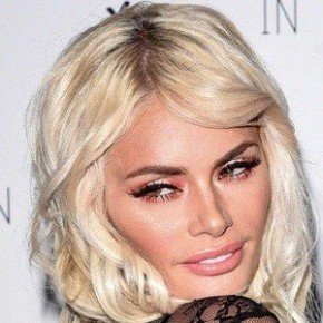 Chloe Sims
