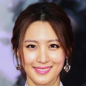 Claudia Kim