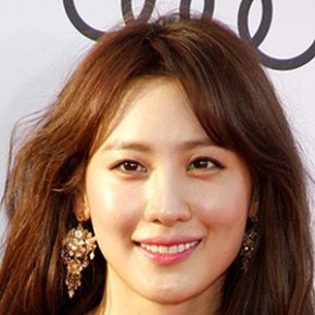 Claudia Kim