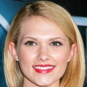 Claudia Lee
