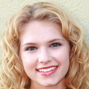 Claudia Lee