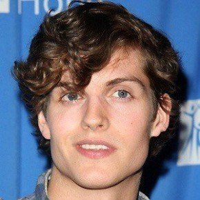 Daniel Sharman