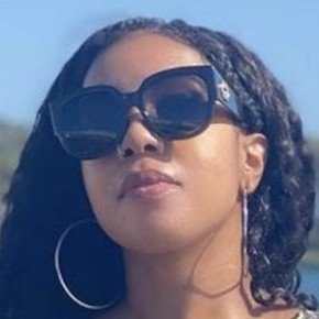 Dee Shanell