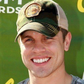 Dustin Lynch