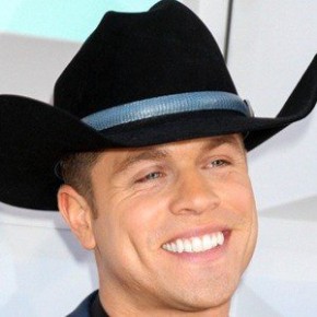 Dustin Lynch