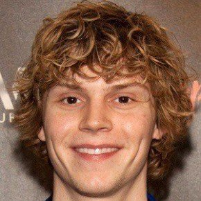 Evan Peters