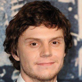 Evan Peters