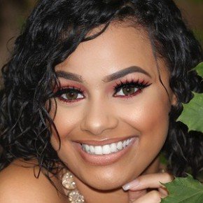 Evette Santos