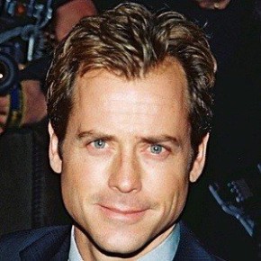 Greg Kinnear