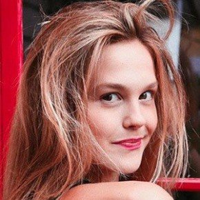Hannah Favre