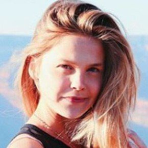 Hannah Favre