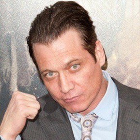 Holt McCallany