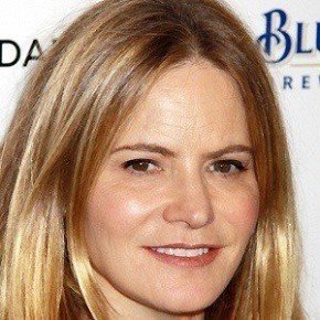 Jennifer Jason Leigh