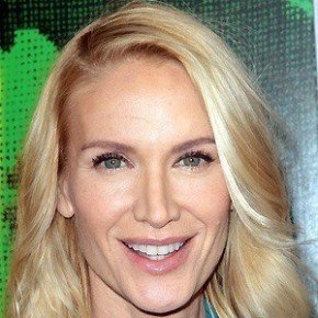 Kelly Lynch
