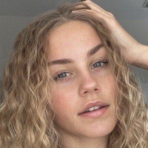 Lily April Rose