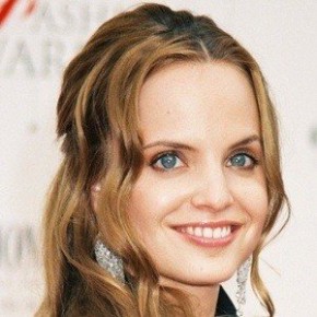 Mena Suvari