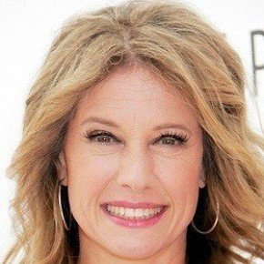 Nancy Travis