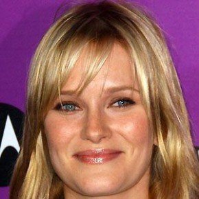 Nicholle Tom