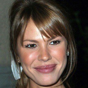 Nikki Cox