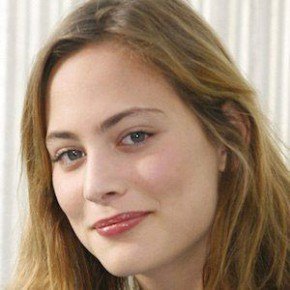 Nora Arnezeder