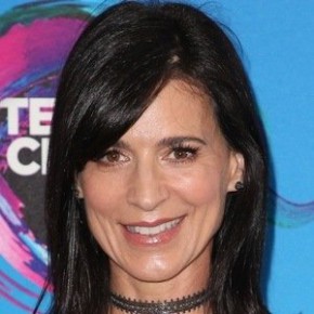 Perrey Reeves