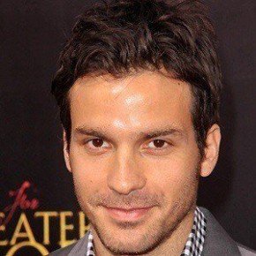 Santiago Cabrera