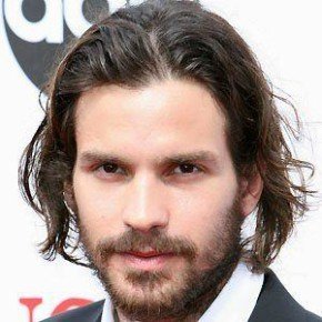 Santiago Cabrera
