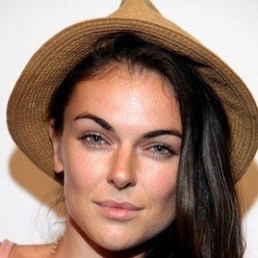 Serinda Swan