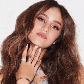 Skylar Stecker