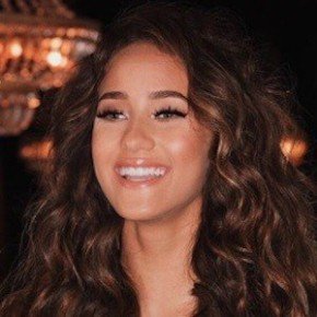 Skylar Stecker