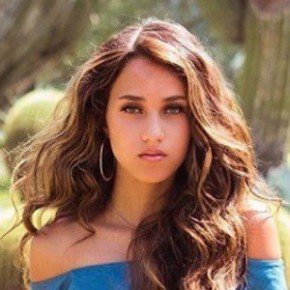 Skylar Stecker