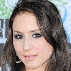 Troian Bellisario