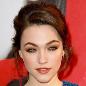 Violett Beane