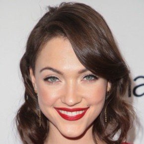 Violett Beane