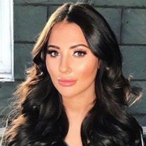 Yazmin Oukhellou