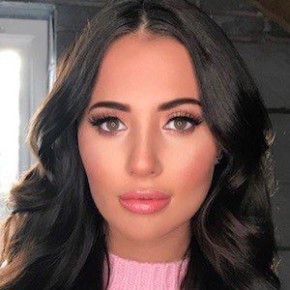 Yazmin Oukhellou