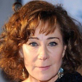 Zoe Wanamaker