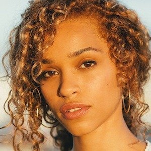 Izzy Bizu
